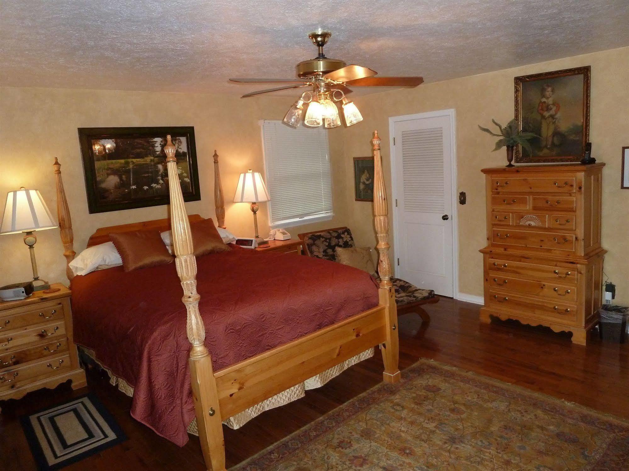 Bad Rock Bed And Breakfast Inn โคลัมเบียฟอลส์ ภายนอก รูปภาพ