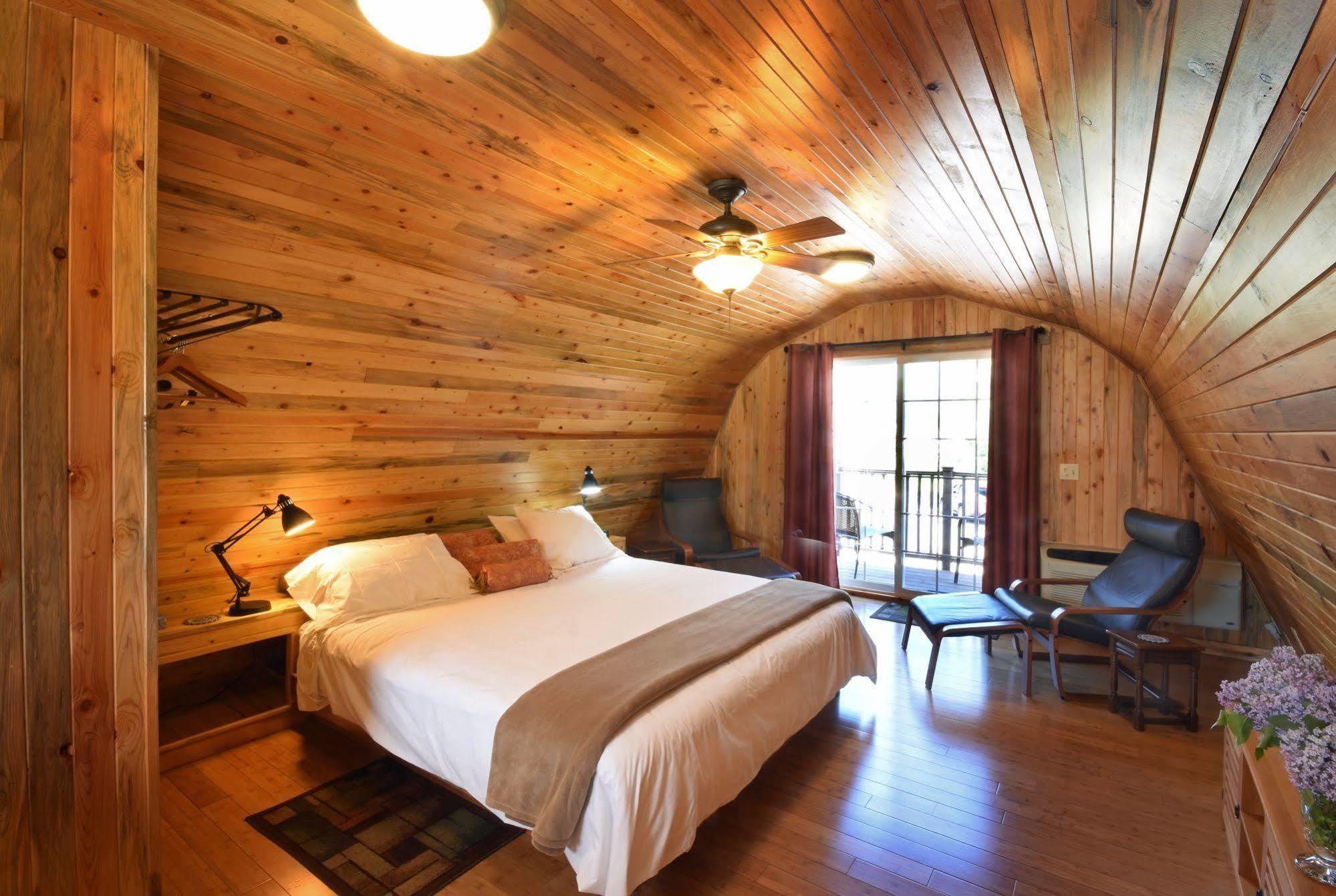 Bad Rock Bed And Breakfast Inn โคลัมเบียฟอลส์ ภายนอก รูปภาพ