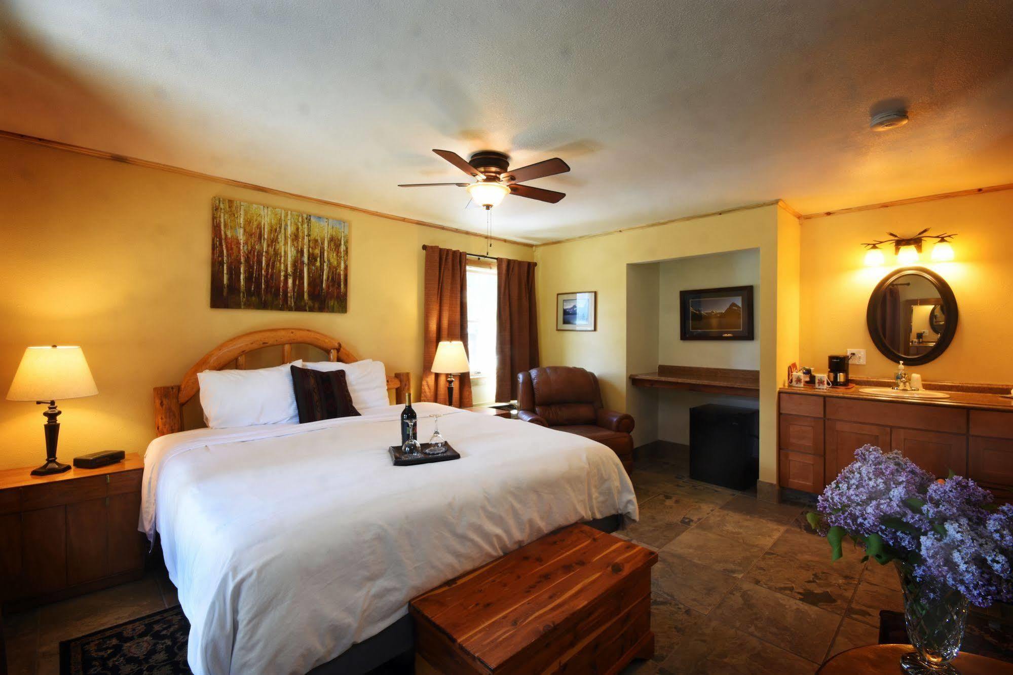 Bad Rock Bed And Breakfast Inn โคลัมเบียฟอลส์ ภายนอก รูปภาพ