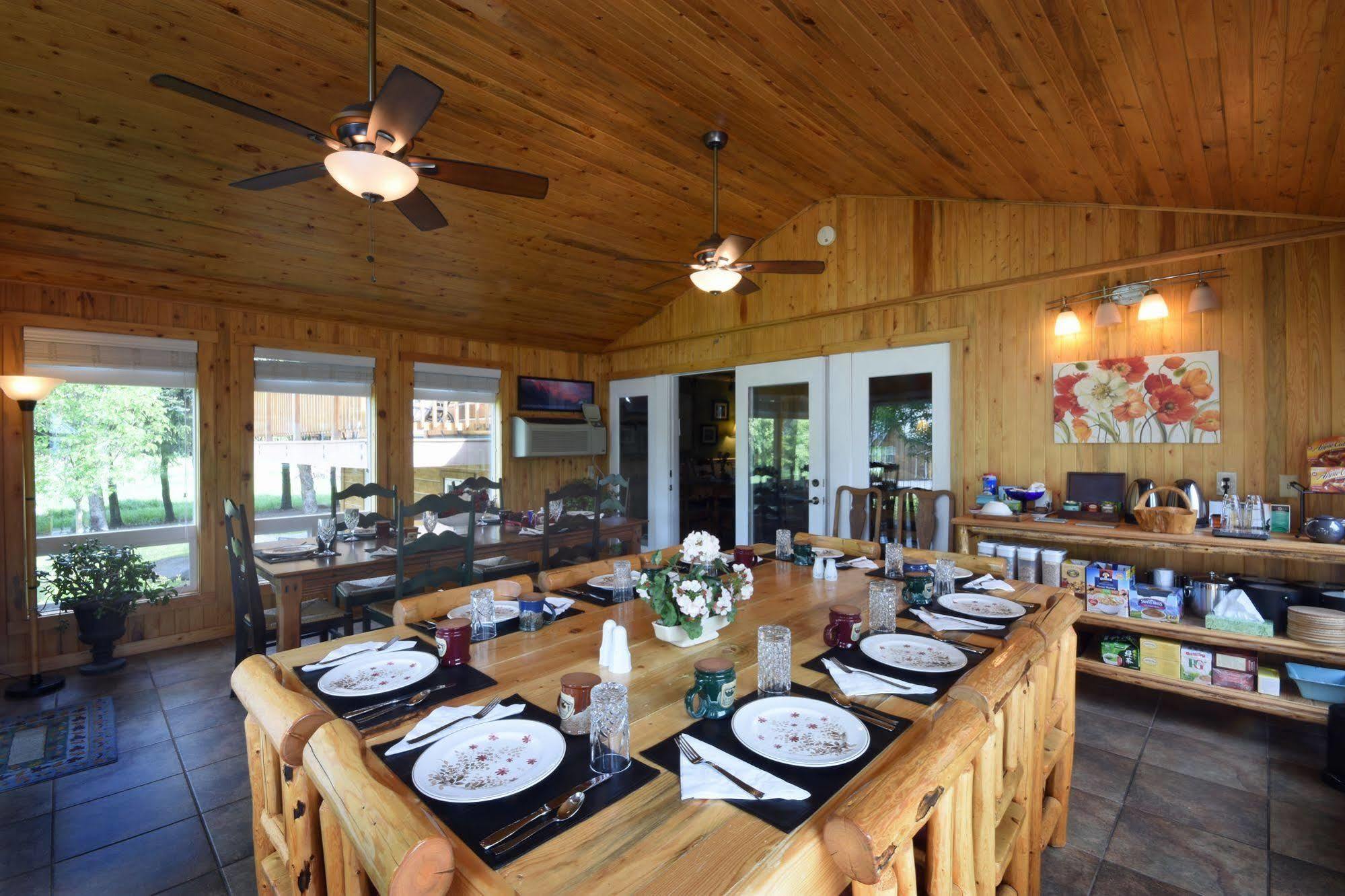 Bad Rock Bed And Breakfast Inn โคลัมเบียฟอลส์ ภายนอก รูปภาพ