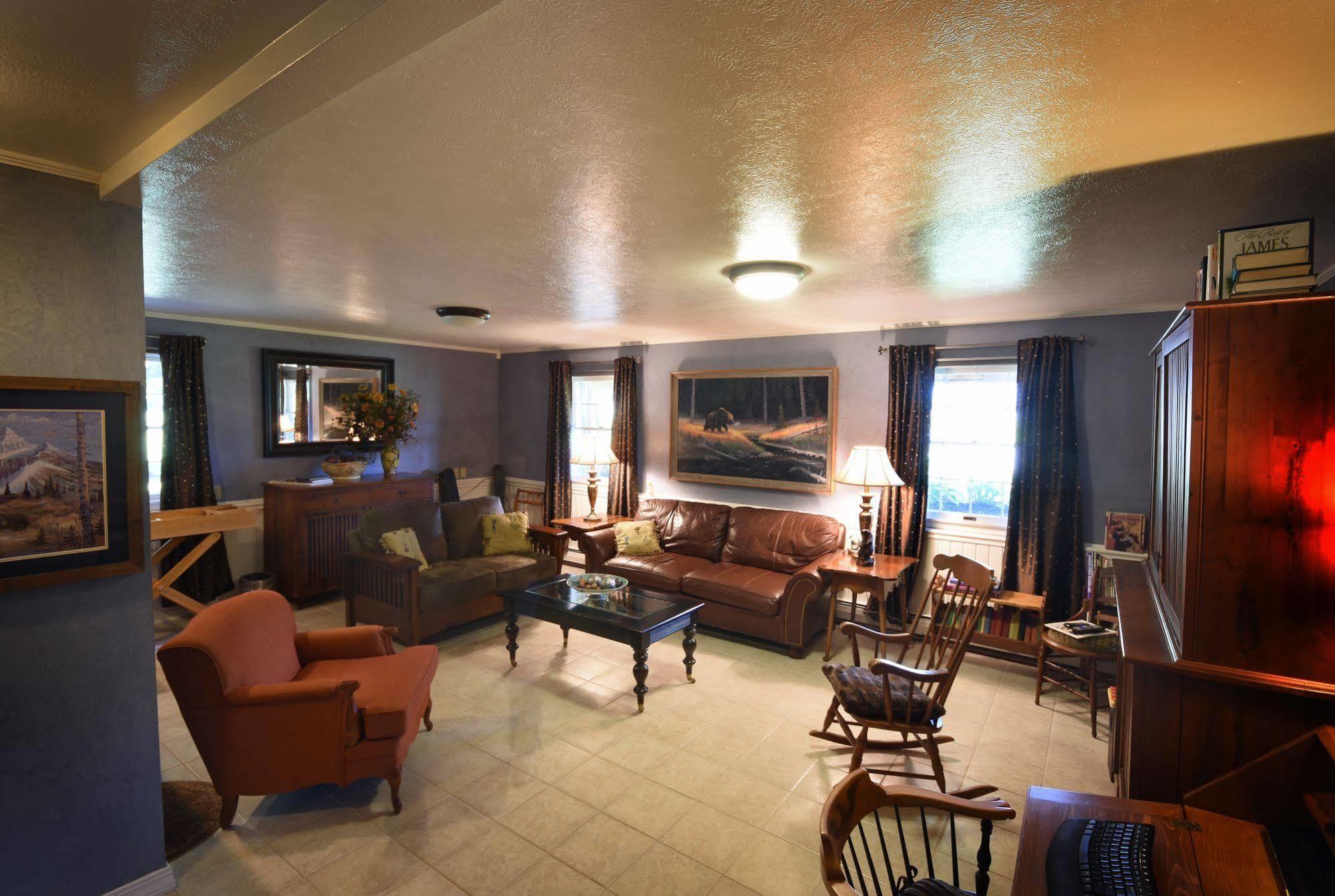 Bad Rock Bed And Breakfast Inn โคลัมเบียฟอลส์ ภายนอก รูปภาพ