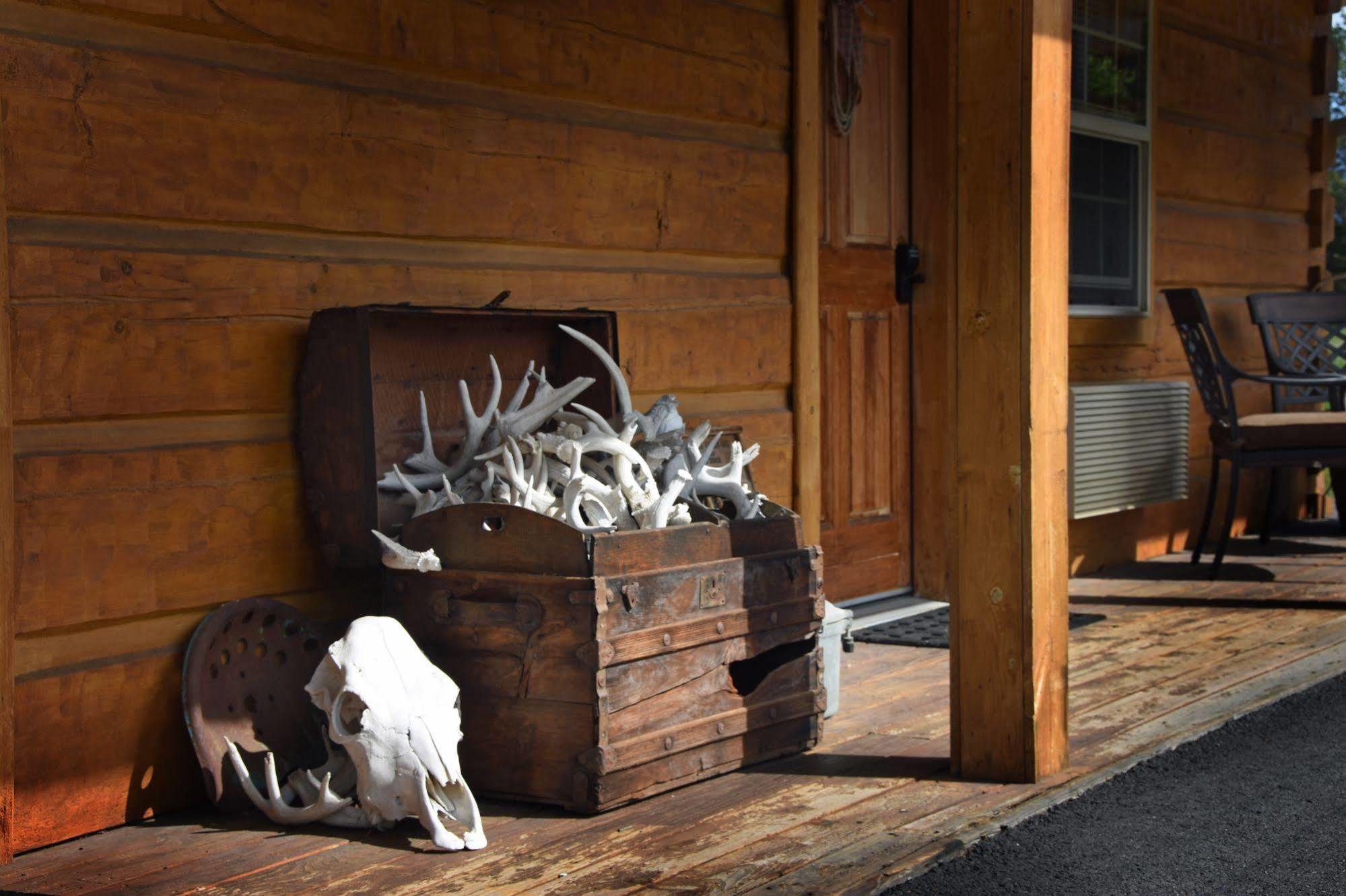 Bad Rock Bed And Breakfast Inn โคลัมเบียฟอลส์ ภายนอก รูปภาพ